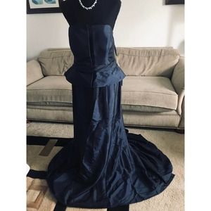 Elegant Navy Blue Strapless Midi Dress